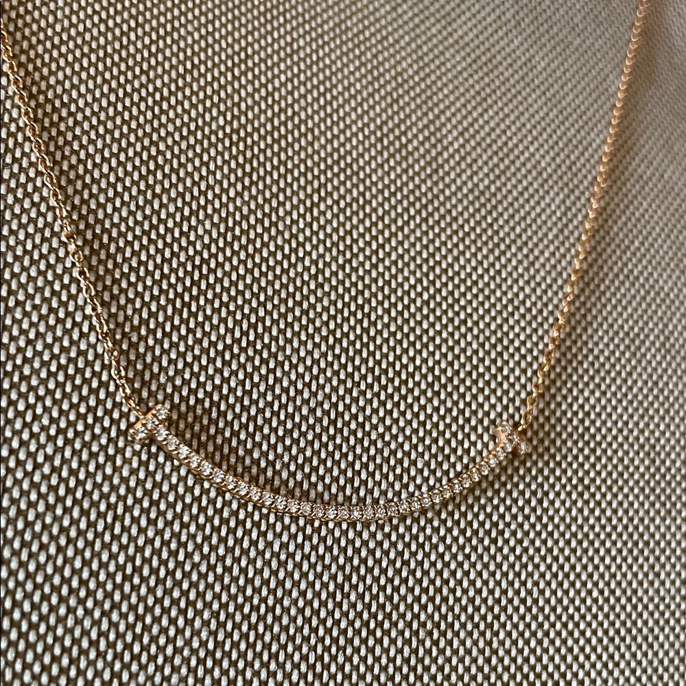 Tiffany “Small Smile” rose gold & diamond necklace. - Picture 2 of 6